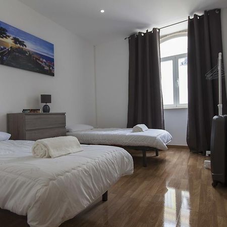 Guest House First Floor Lagos Esterno foto