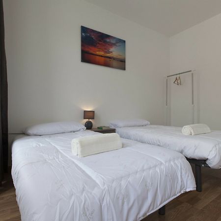 Guest House First Floor Lagos Esterno foto