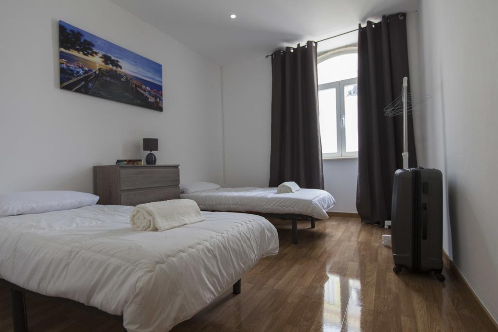 Guest House First Floor Lagos Esterno foto